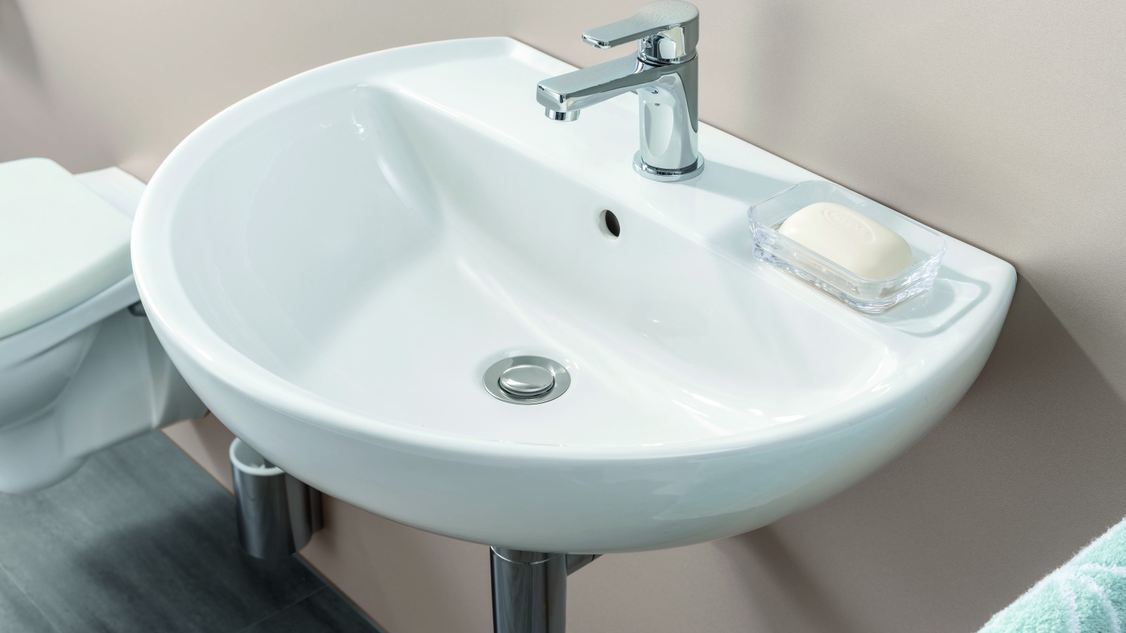 Twyford Alcona washbasin with Total Install® Twyford Alcona washbasin with Total Install®